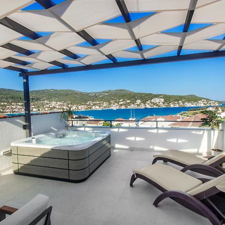 Villa Dalmatian Child With Swimming Pool, Close To The Beach Vinišće Extérieur photo
