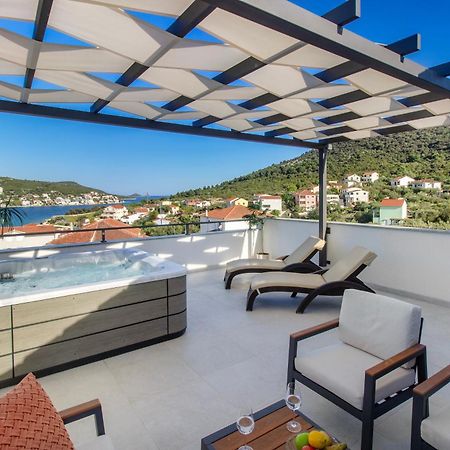 Villa Dalmatian Child With Swimming Pool, Close To The Beach Vinišće Extérieur photo
