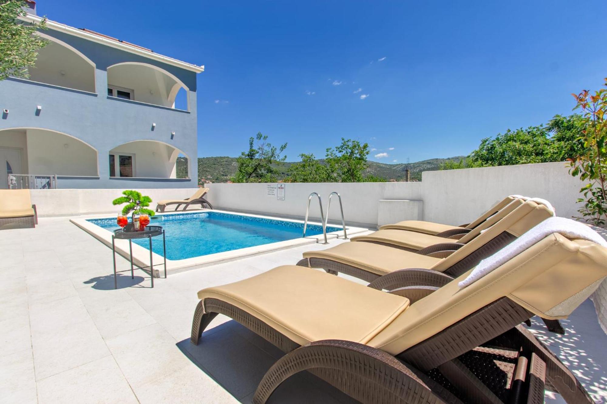 Villa Dalmatian Child With Swimming Pool, Close To The Beach Vinišće Extérieur photo
