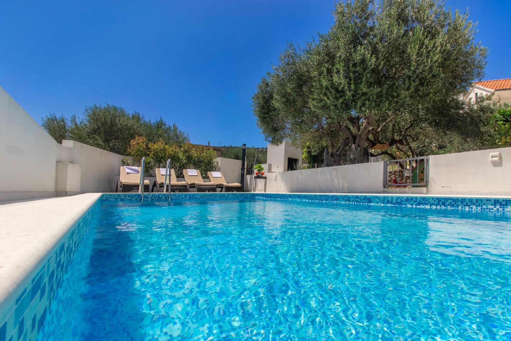 Villa Dalmatian Child With Swimming Pool, Close To The Beach Vinišće Extérieur photo