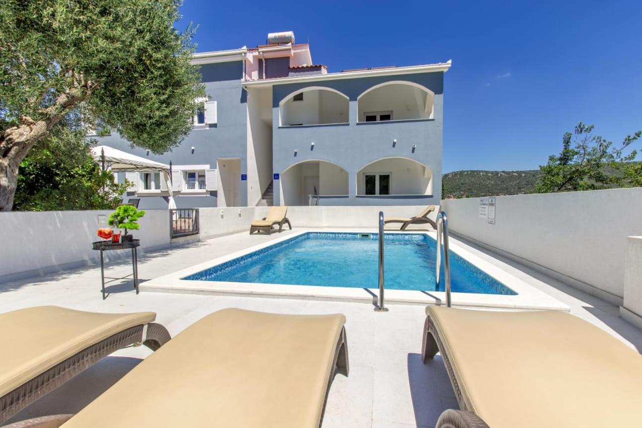 Villa Dalmatian Child With Swimming Pool, Close To The Beach Vinišće Extérieur photo