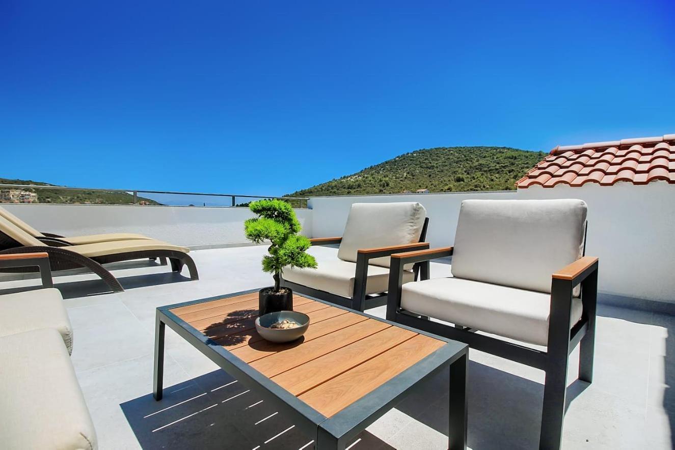 Villa Dalmatian Child With Swimming Pool, Close To The Beach Vinišće Extérieur photo
