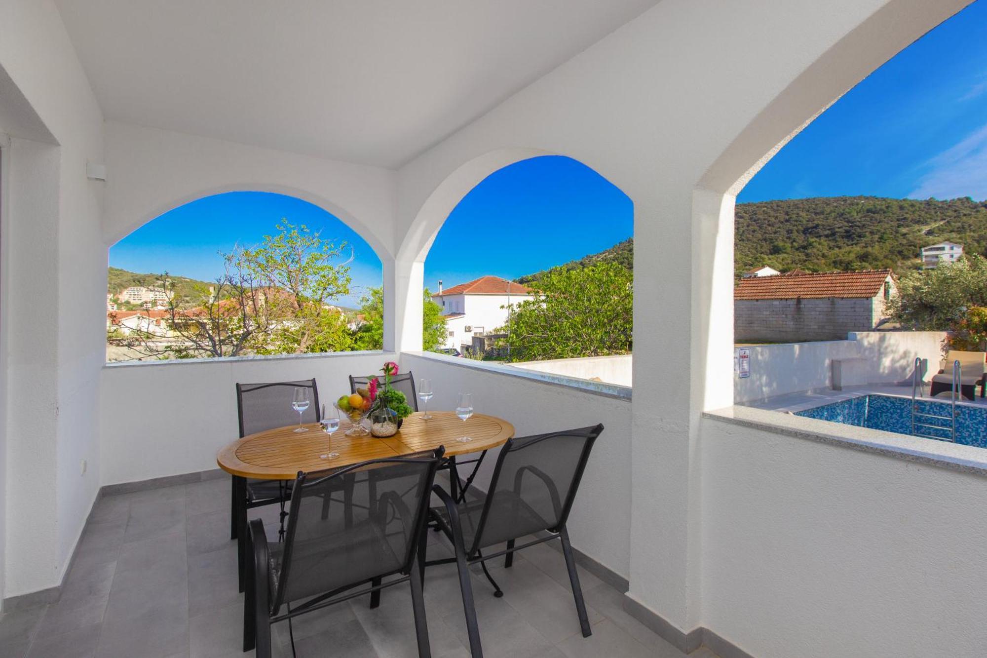Villa Dalmatian Child With Swimming Pool, Close To The Beach Vinišće Extérieur photo