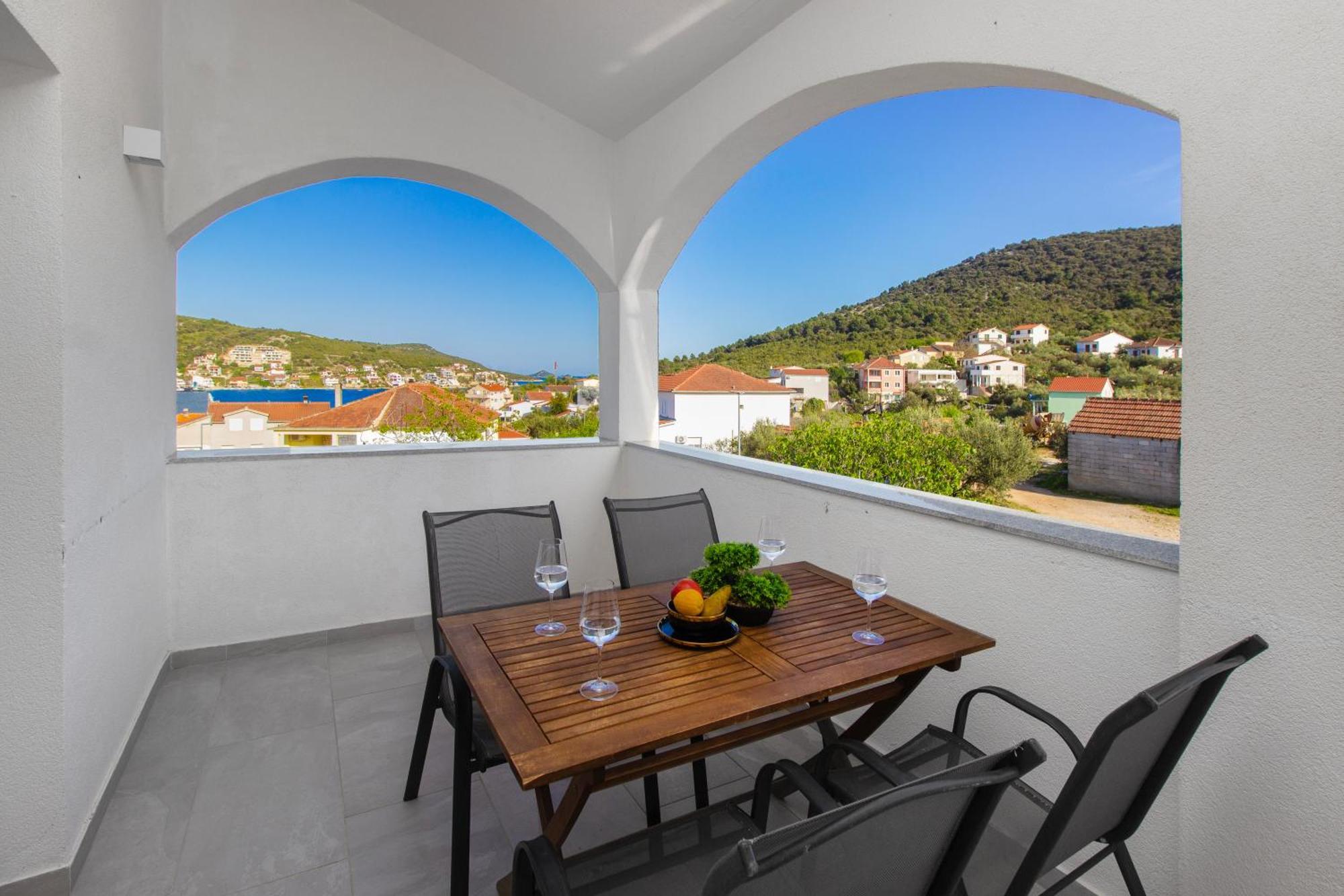 Villa Dalmatian Child With Swimming Pool, Close To The Beach Vinišće Extérieur photo