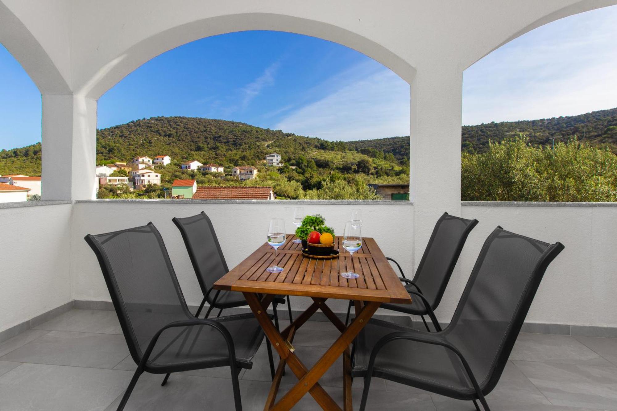 Villa Dalmatian Child With Swimming Pool, Close To The Beach Vinišće Extérieur photo