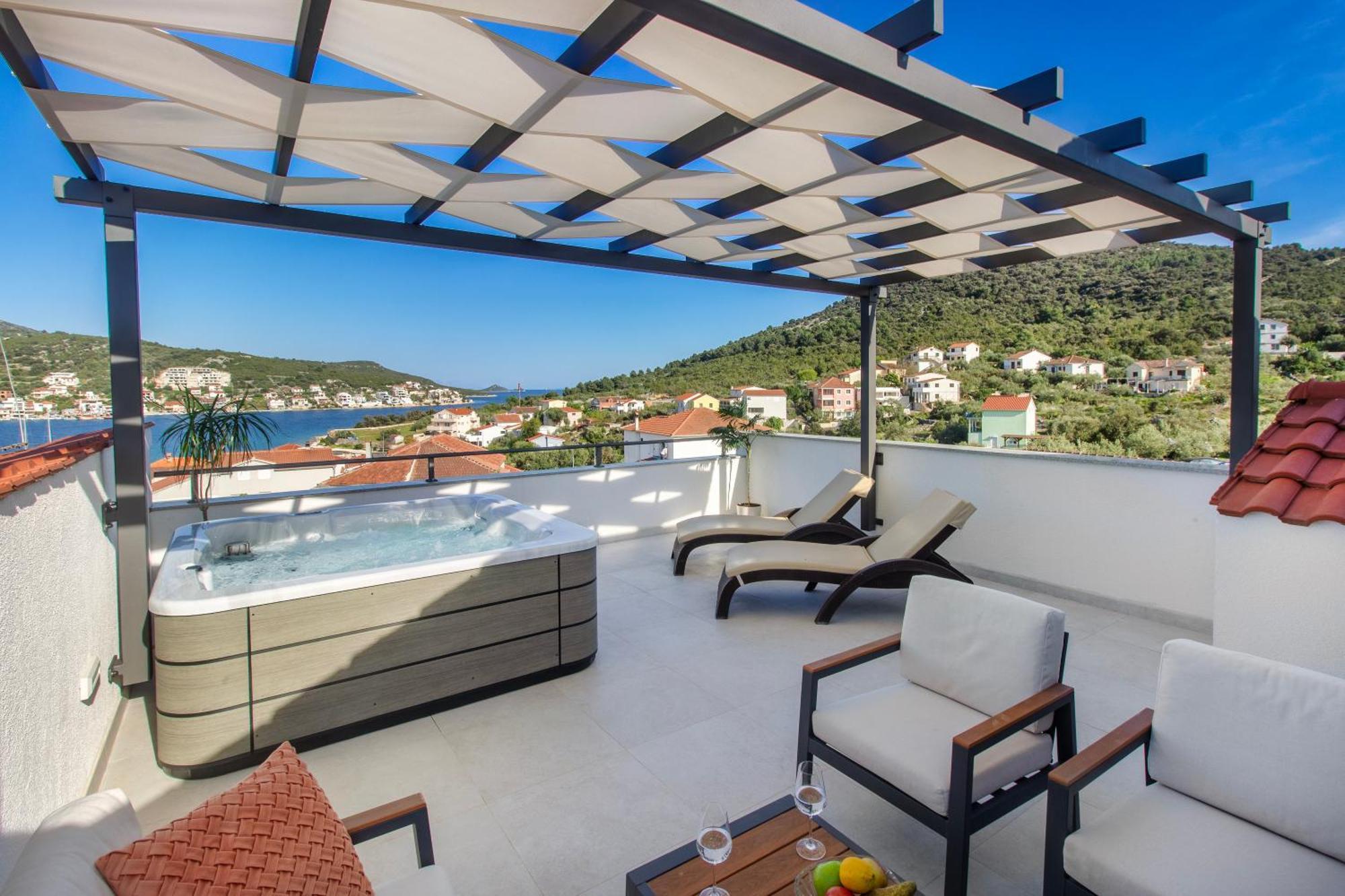 Villa Dalmatian Child With Swimming Pool, Close To The Beach Vinišće Extérieur photo