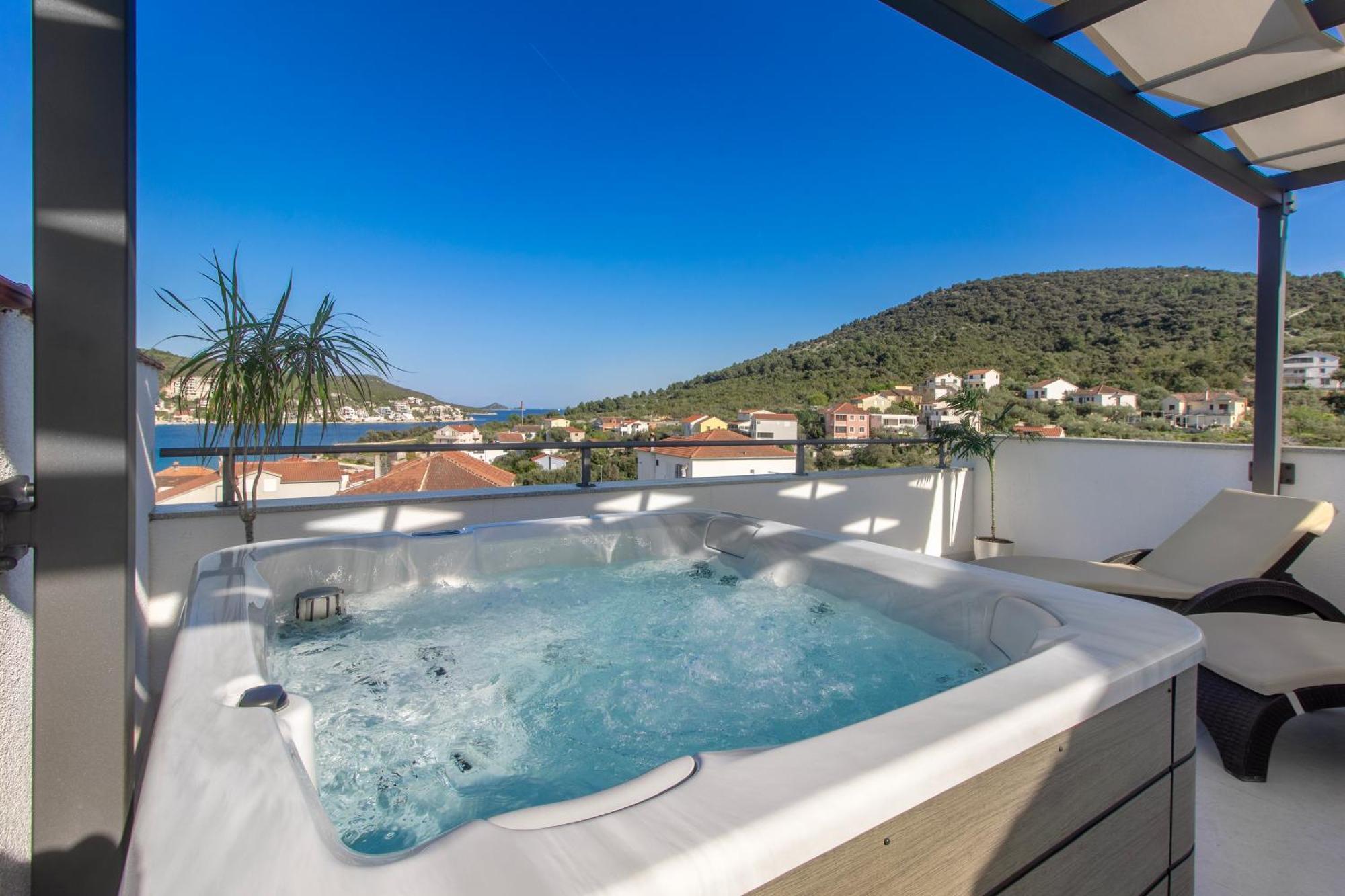 Villa Dalmatian Child With Swimming Pool, Close To The Beach Vinišće Extérieur photo